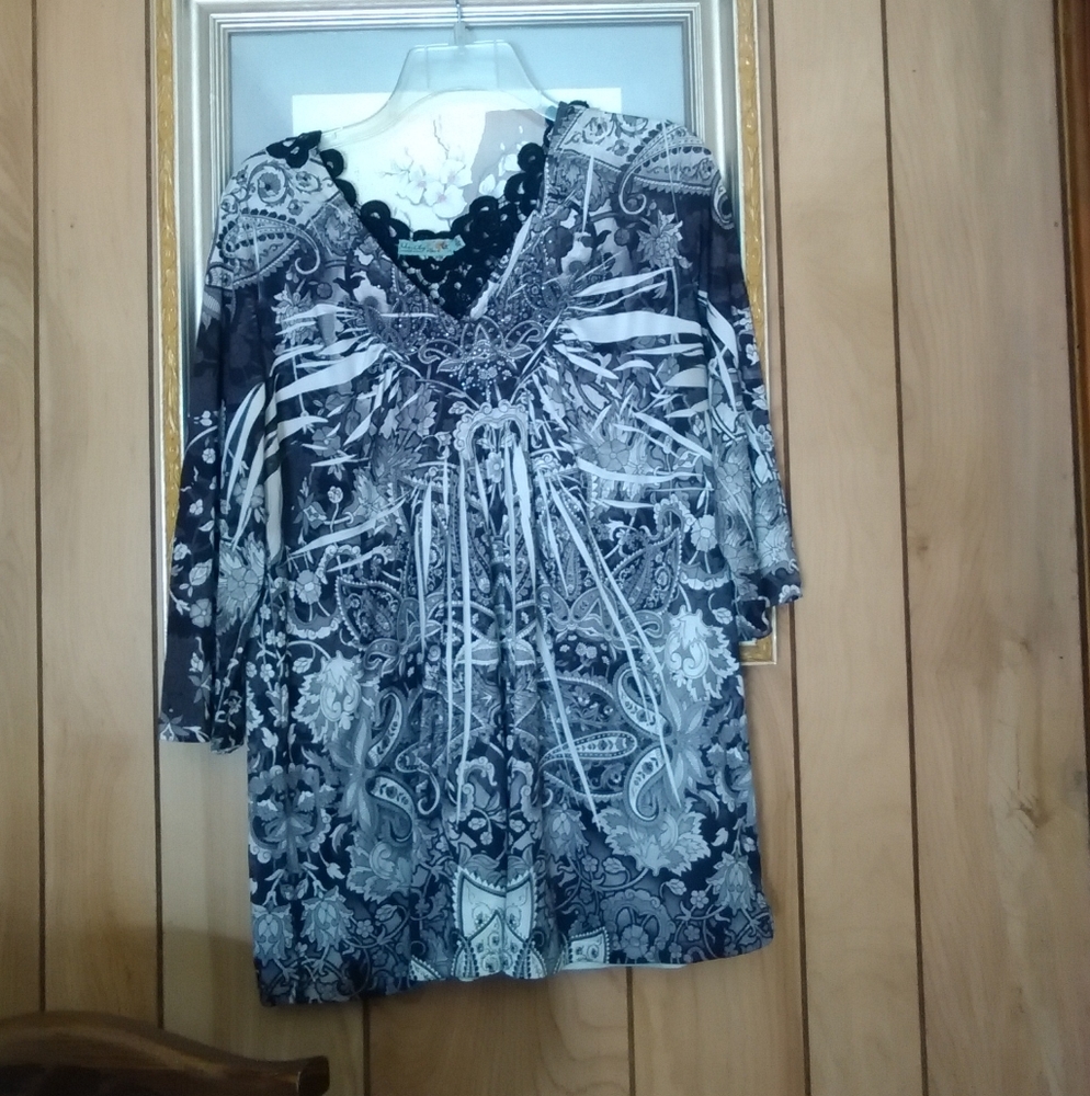 #Free With Bundle Unity's crochet vneck top